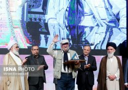 اهدا جایزه فرهنگ رضوی به هنرمند فاخر ایران استاد داریوش ارجمند